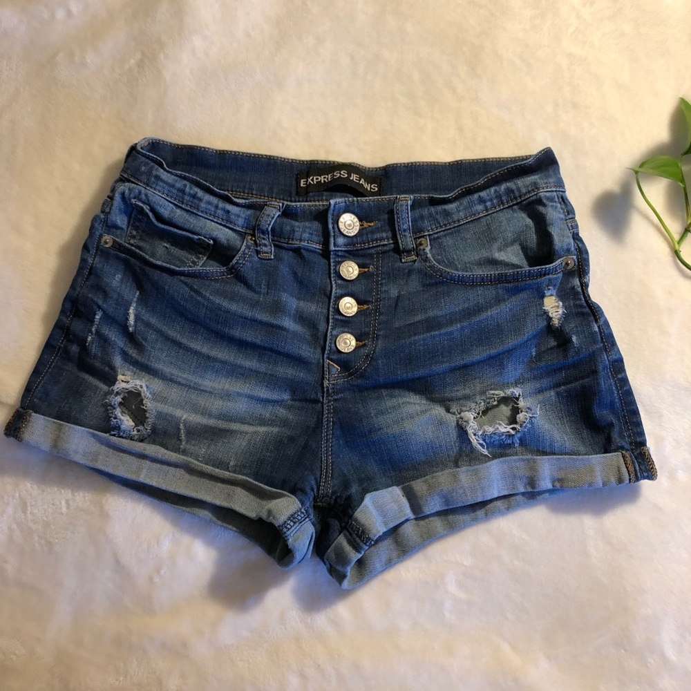 Button fly Short distressed jean shorts